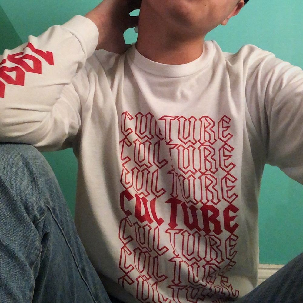GRAPHIC WHITE LONG-SLEEVE